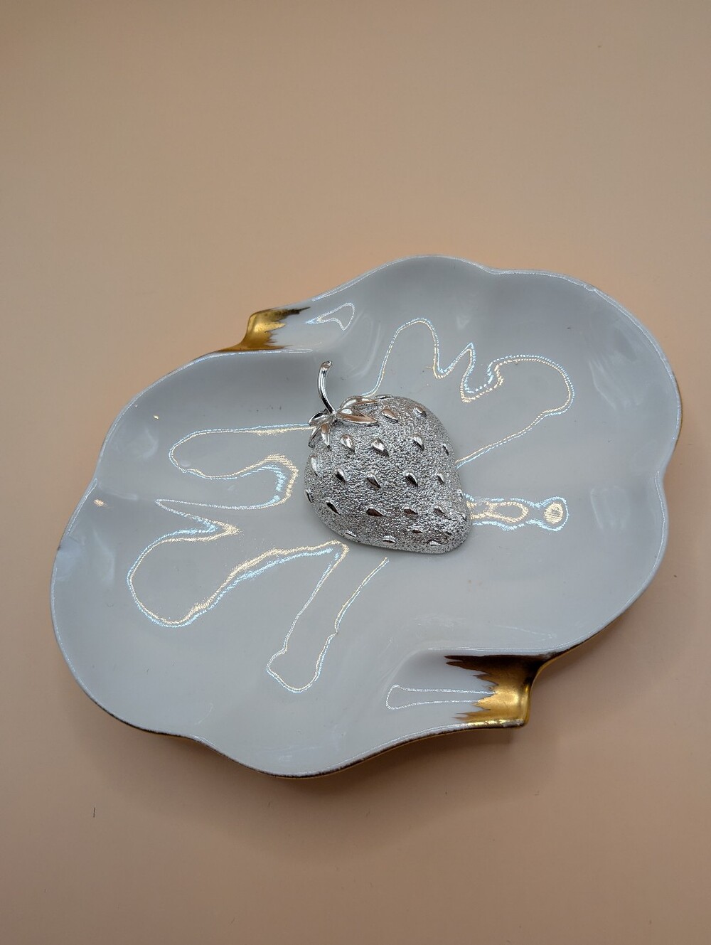 Vintage Sarah Coventry Silver Toned Textured Strawberry Brooch